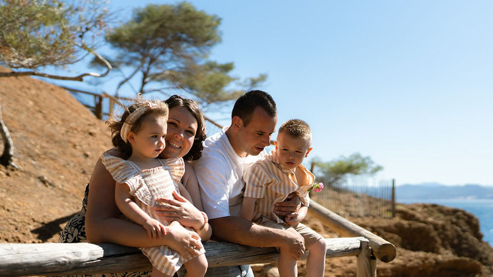 Shooting Famille à la Calanque du Mugel, près de Marseille